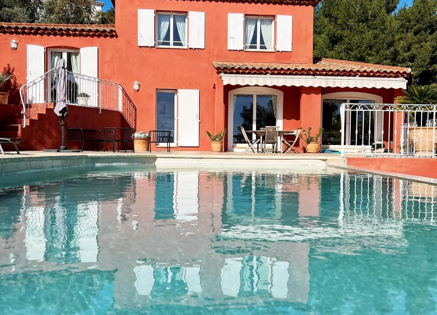 Villa Avec Piscine, Vue Mer, Climatisee Proche Bandol contacts